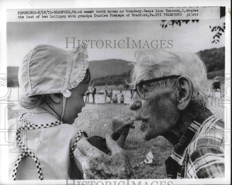 Load image into Gallery viewer, 1971 Press Photo Bradford, Pa Deane Linn Hancock &amp; granpa Charles Prekepe
