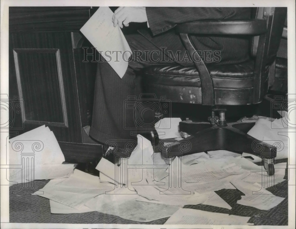1940 Press Photo Albany, NY law maker as legislature adjourns session