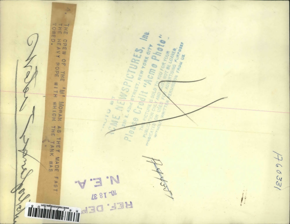 1937 Press Photo Crew of M Moran as they towed a tank - nec73108