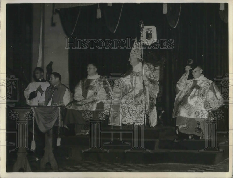 Load image into Gallery viewer, 1937 Press Photo Archbishop Edward Mooney
