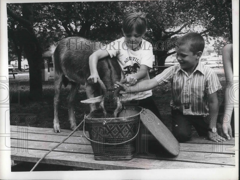 Load image into Gallery viewer, Press Photo Eric Zaher &amp; Charlie Fairhurst with a goat
