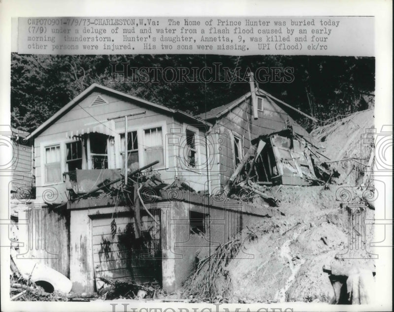 Load image into Gallery viewer, 1976 Press Photo Charleston, W Va home of Prince Hunter buried by mud slide
