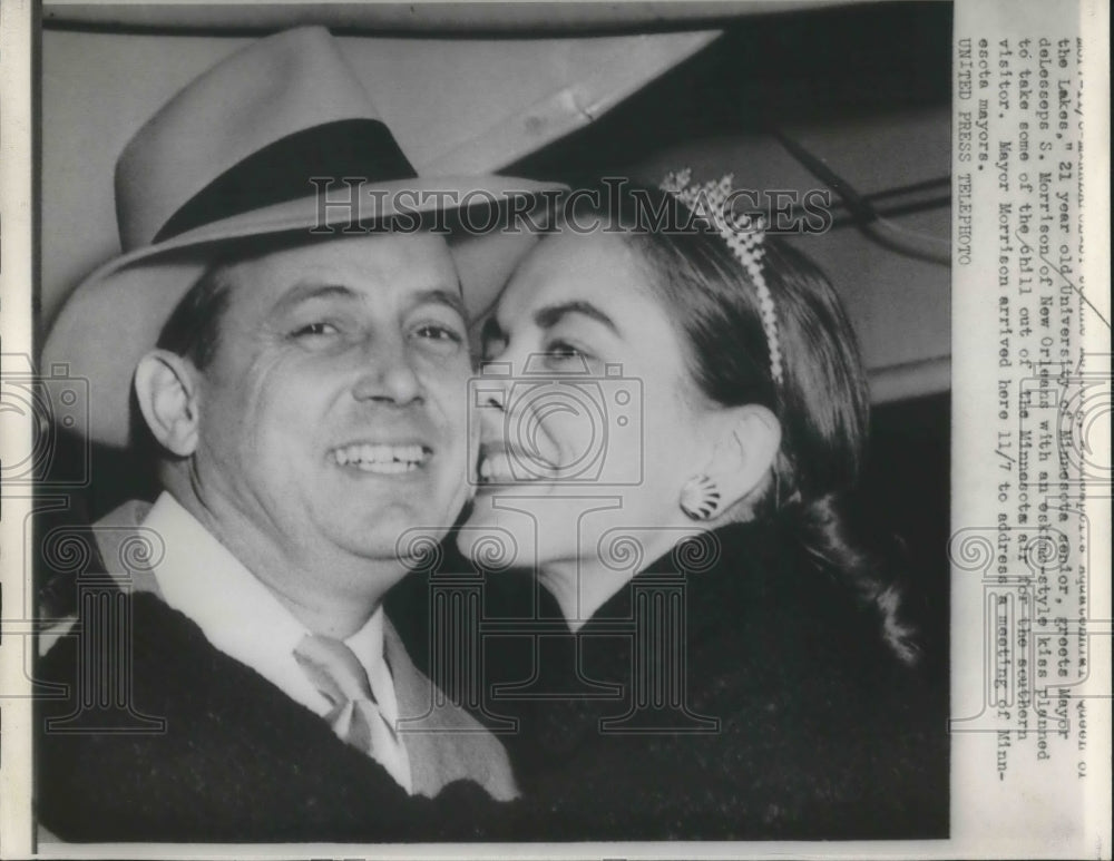 1952 Press Photo New Orleans mayor deLessepes Morrison &amp; a student in MN- Historic Images