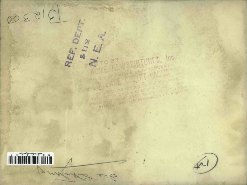 1936 Press Photo Girls lined up fro start of skating race