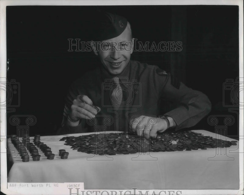 Load image into Gallery viewer, 1944 Press Photo Ft Worth, Tex. Sgt Frank P Smarzik &amp; pennies hes been saving

