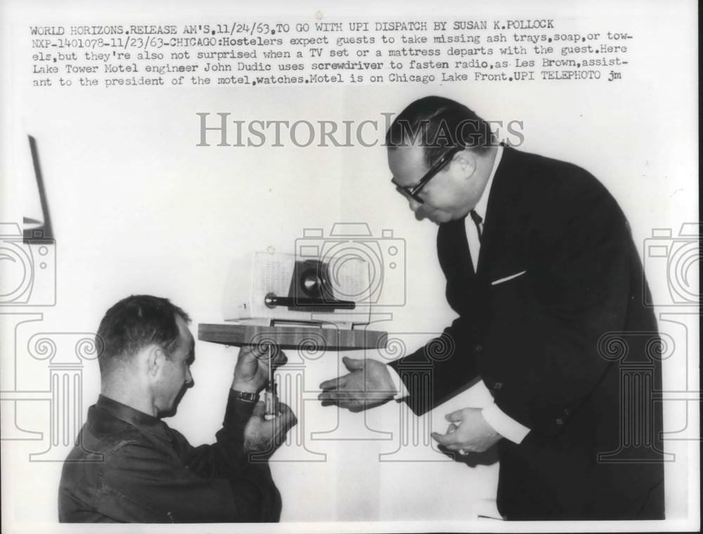 1963 Press Photo Chicago Lake Tower Hotel, J Dudic &amp; Les Brown- Historic Images