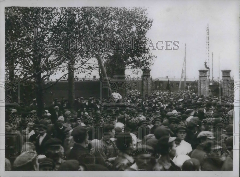 1930 Press Photo Crowd of workers at Vlassouka, Schachty in Don Basin