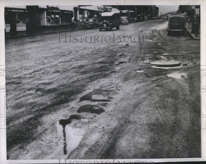 Load image into Gallery viewer, 1944 Press Photo Duluth, Minn Superior St filled with potholes to be repaired
