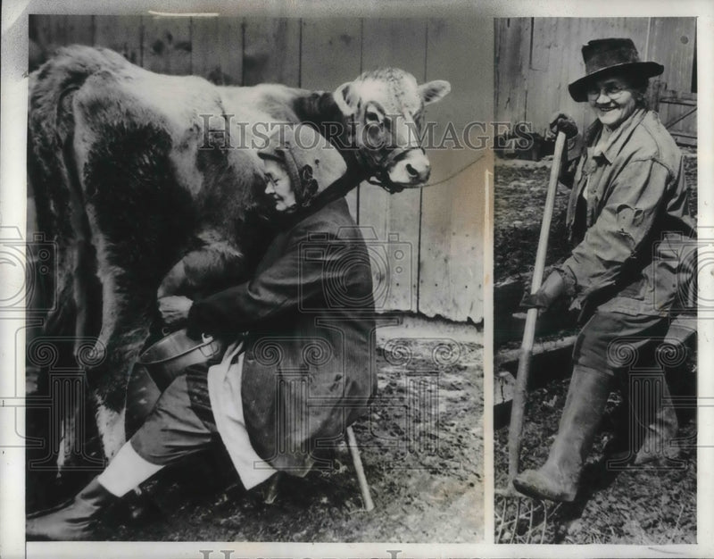 Load image into Gallery viewer, 1942 Press Photo BArbara &amp; Mary Meyer on their Cleveland, Ohio farm

