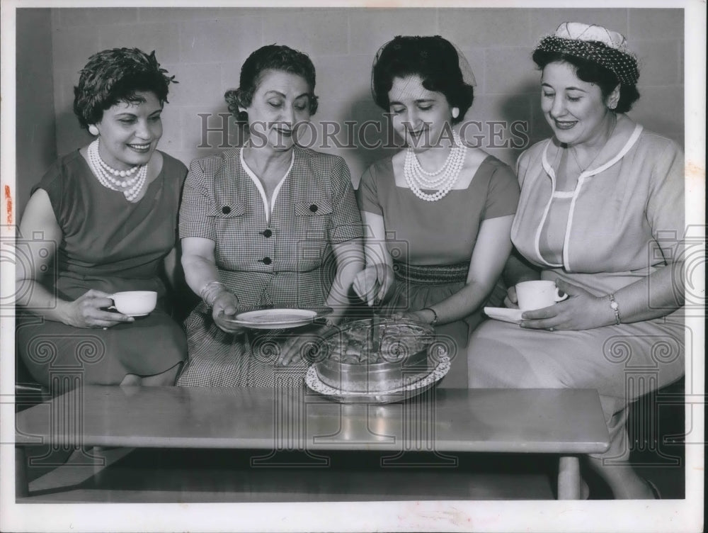 1961 Press Photo ladies cutting cake at St. Maron Church Carnival - nec73373