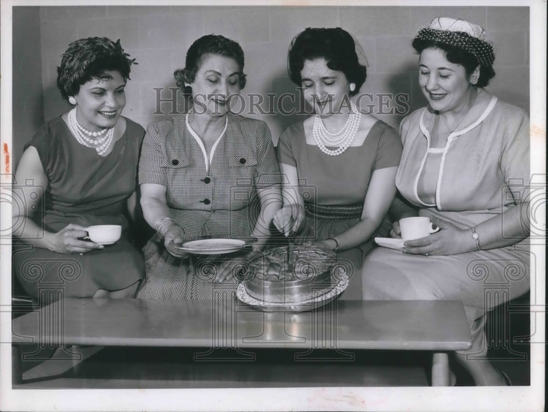 Load image into Gallery viewer, 1961 Press Photo ladies cutting cake at St. Maron Church Carnival - nec73373
