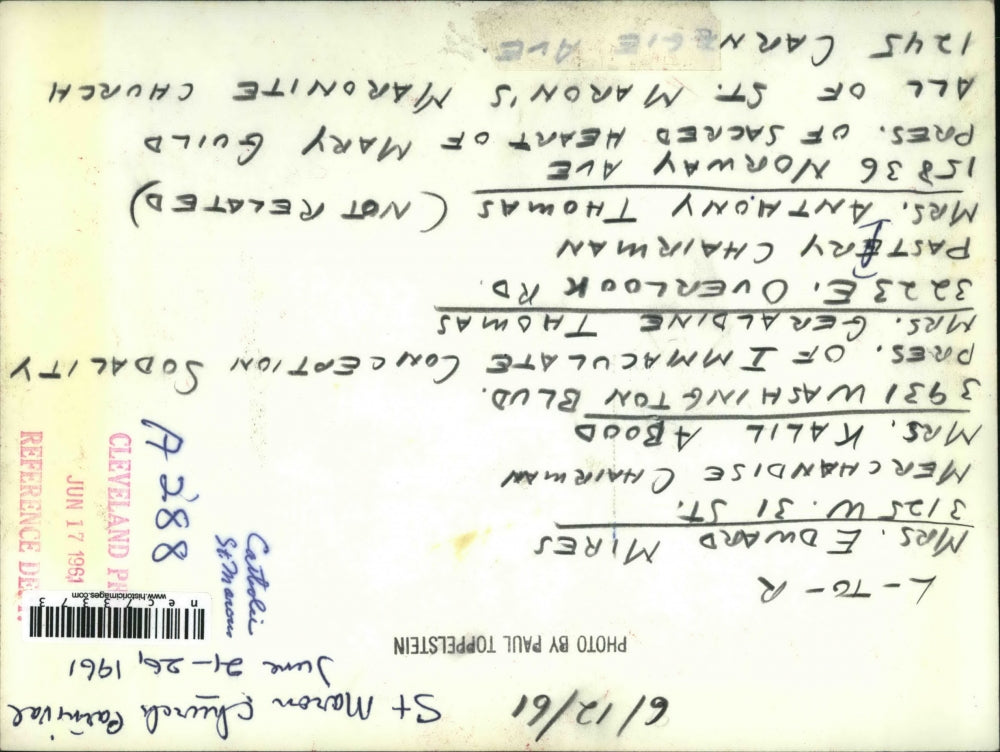 1961 Press Photo ladies cutting cake at St. Maron Church Carnival - nec73373