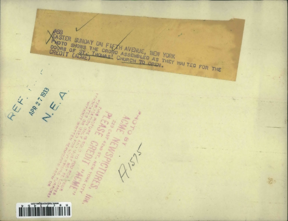 1933 Press Photo Crowd at Doors of St. Thomas Church in New York on Easter