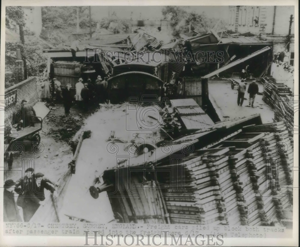 1947 Press Photo Chertney, England freight train & passenger train collision- Historic Images