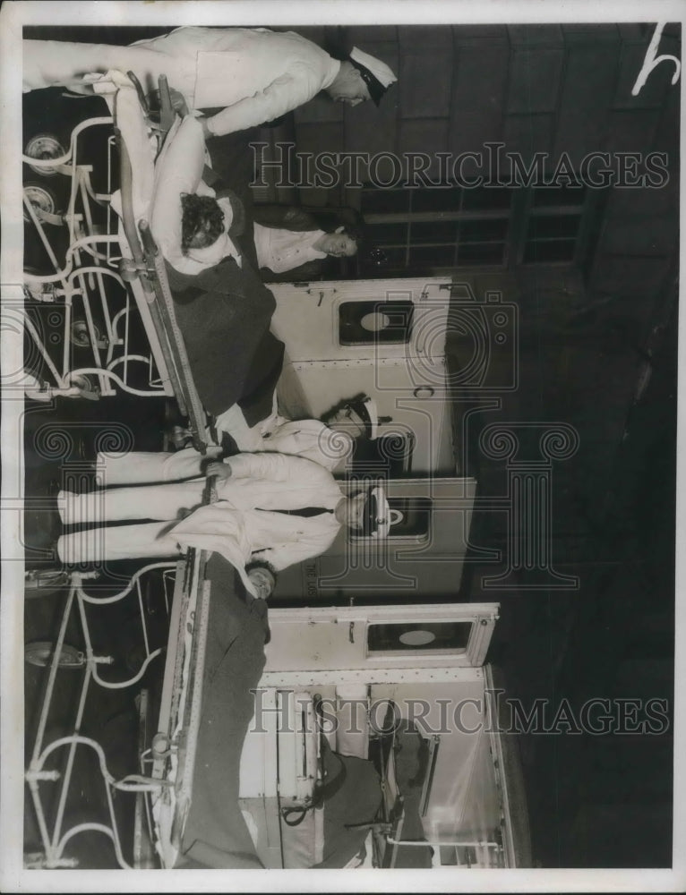 1935 Press Photo La, Calif Emergency receiving Hospital with auto accident vics