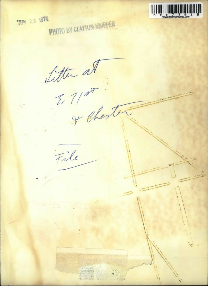 1970 Press Photo Litter in roads at East 71 st street in Cleveland