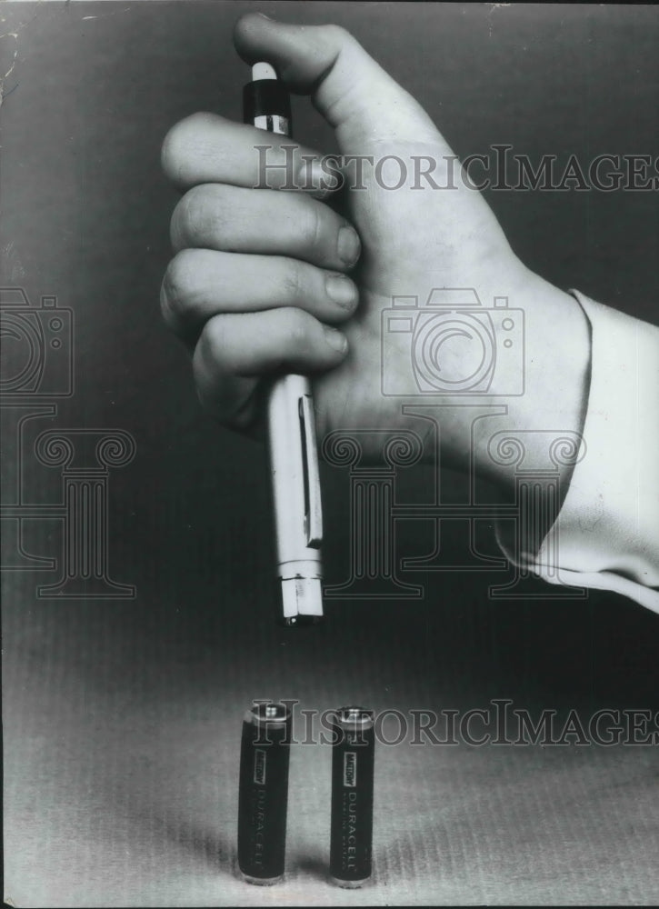1970 Press Photo New thin flashlight for use by doctors