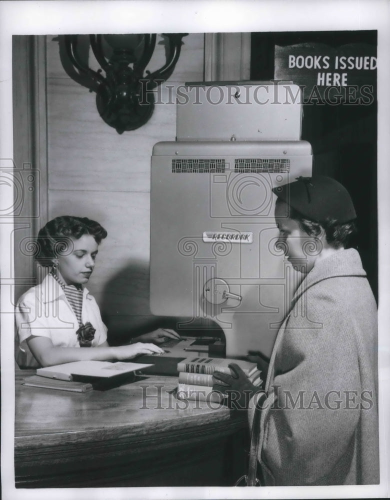 1955 Press Photo Chicago Marie Stepanich,Rita Parrington at Main Public library