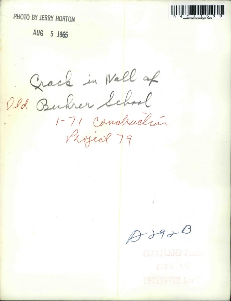 1965 Press Photo A crack in a wall of Buhrer School project in Cleveland