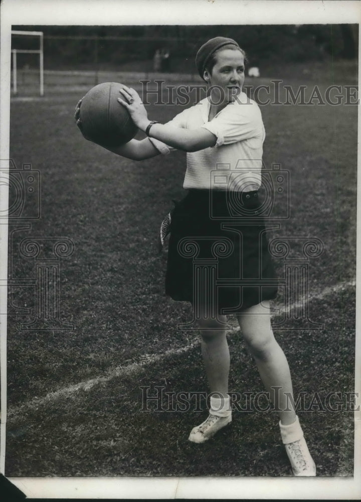 1932 Press Photo Eva Ann McChesky, 24th annual sports day at Lake Erie College