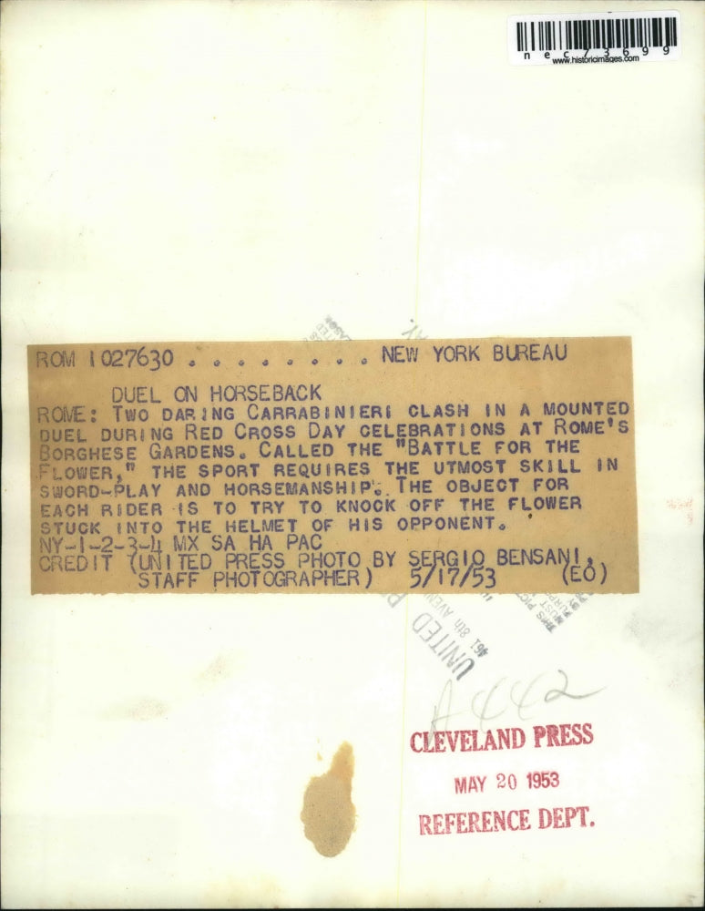 1953 Press Photo Rome, Italy Carrabinieri in mounted duel at Borghese Gardens