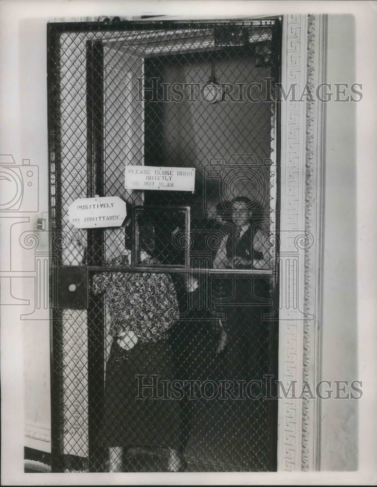 1937 Press Photo State Dept in DC SDec of State Cordell Hull at decoding room