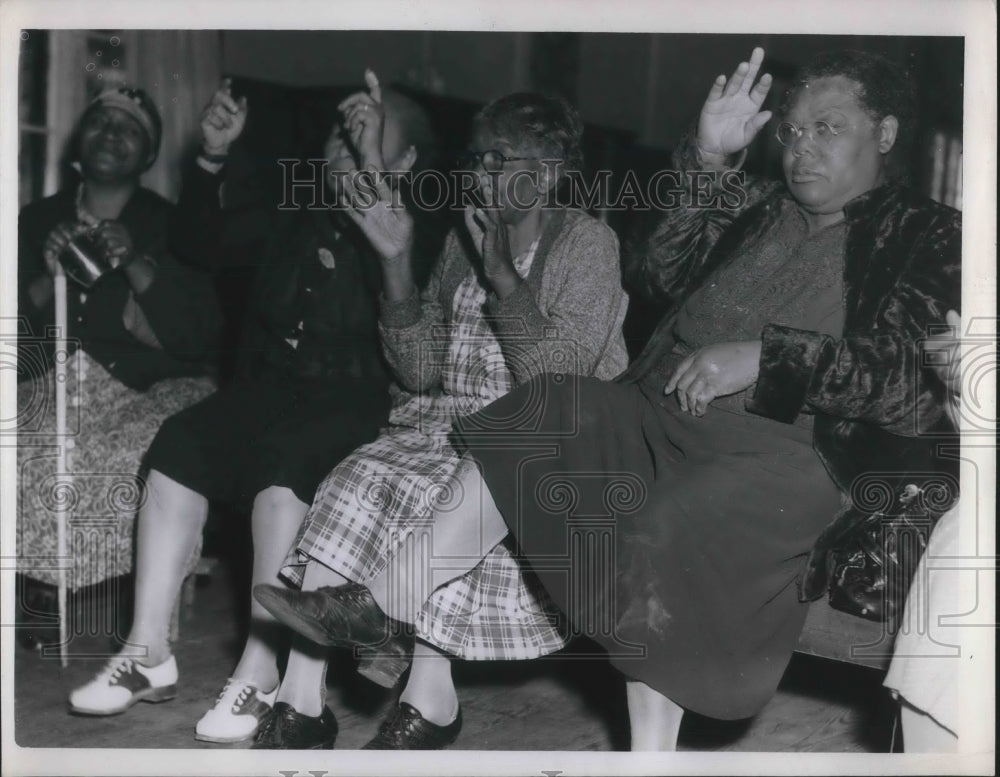 1945 Press Photo Camp Karamer for the blind, Mrs Wilson, Mrs Bledsoe,Wesbley