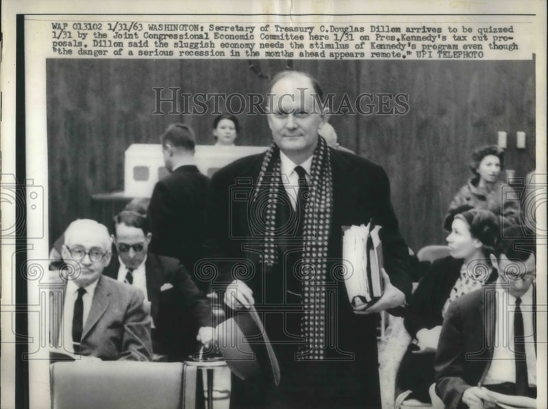 Load image into Gallery viewer, 1963 Press Photo DC Sec of Treasury C Douglas Dillon at Economic Comm.
