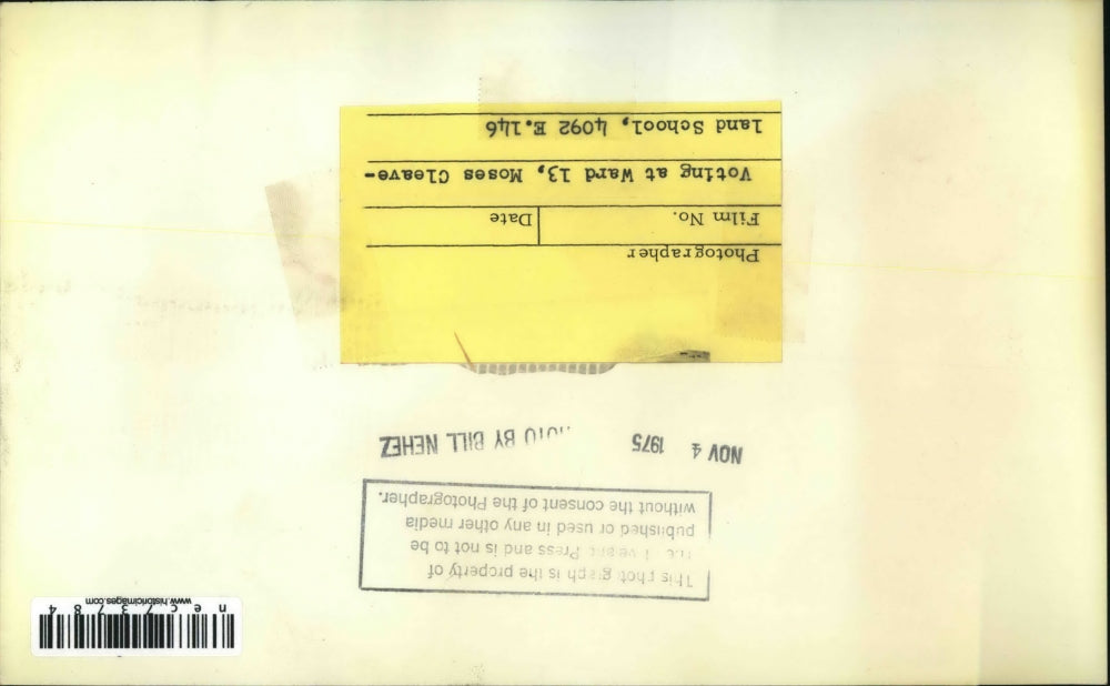 1975 Press Photo citizens voting at Ward 13, Moses Cleaveland School in OH