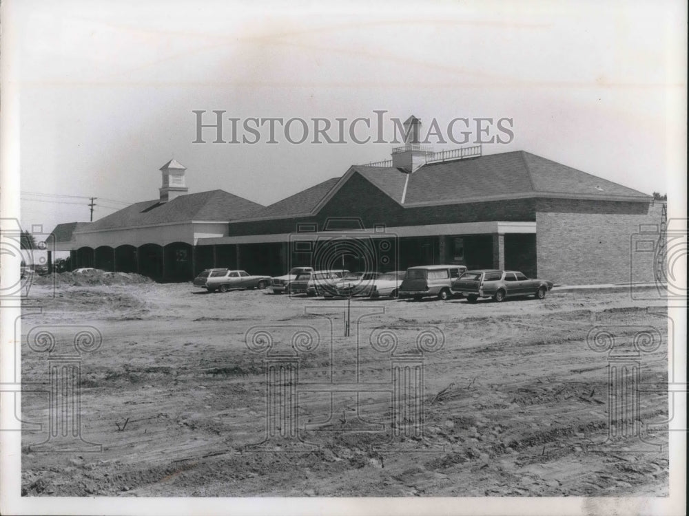 Press Photo Madison Shopping Center in Cleveland, Ohio almost complete