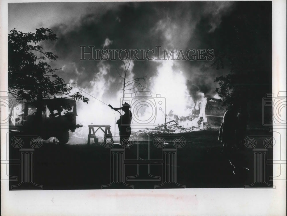 1968 Press Photo Explosion caused fire at Wright home in Cleveland, Ohio- Historic Images