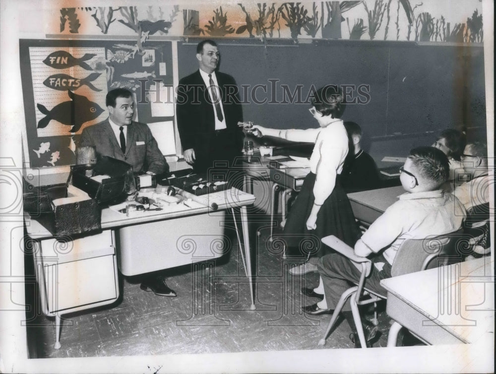 1954 Press Photo V Homzak, Det C Bennett, teacher C Karse in Parma, Ohio