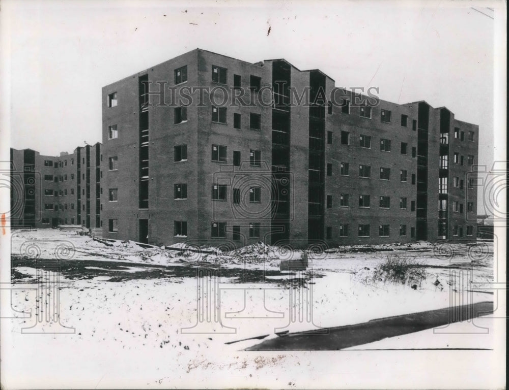 1965 Press Photo New apt bldg. construction in Cleveland, Ohio