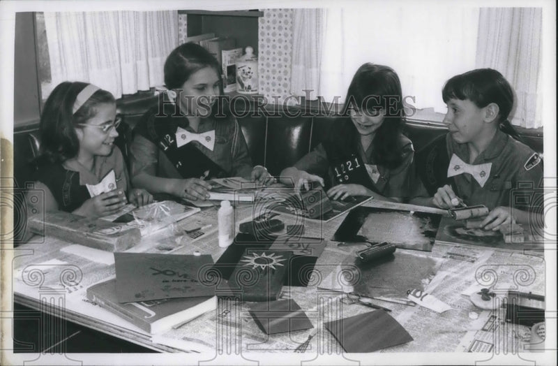 Load image into Gallery viewer, 1969 Press Photo Diedre Brown, Laura Junglass, Maureen Hunt, Carolyn Brown
