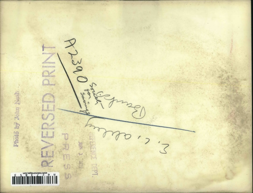 1939 Press Photo EL Alileey looks at knick knacks ina display