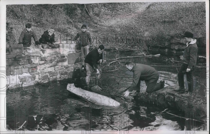 Load image into Gallery viewer, 1967 Press Photo George Goodell, W Rbt Raymond, scoutmaster at Shaker Lakes, Oh
