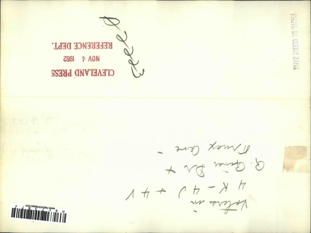 1952 Press Photo Voters in Rocky River, Ohio at the polls