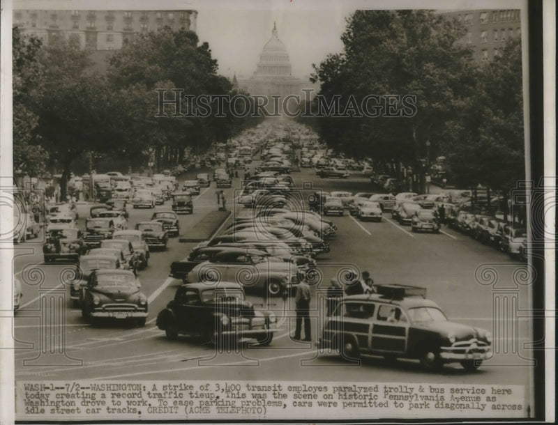 Load image into Gallery viewer, 1951 Press Photo Wash DC transit employees strike causes traffic jams
