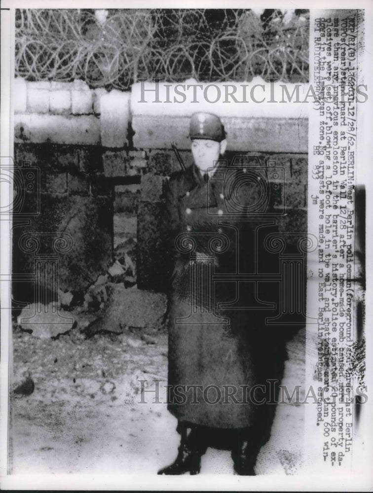 1962 Press Photo Berlin, Germany police guards at the Berlin Wall