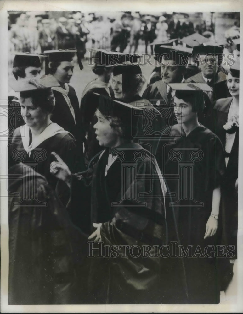 1935 Press Photo Miss Constance Morrow graduates from Smith College - nec73993