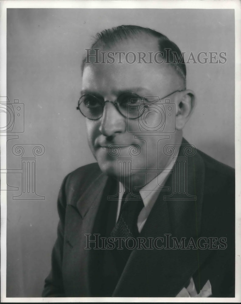 Load image into Gallery viewer, 1942 Press Photo Westinghouse Co Harry R Meyer, Maint Sales Dept head
