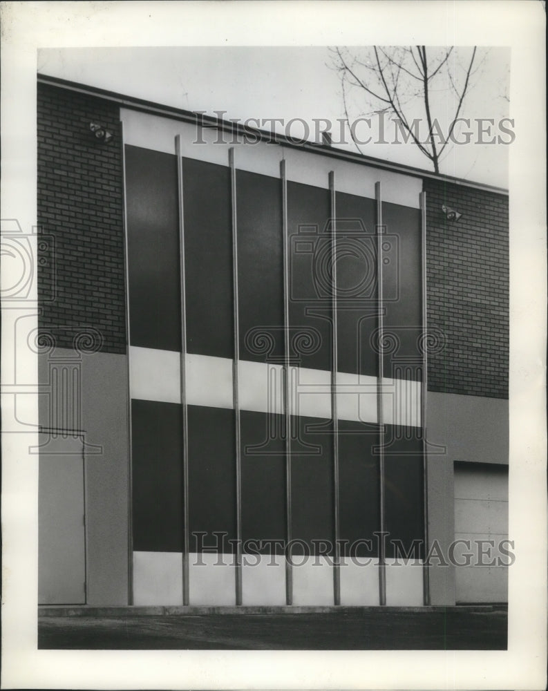 1963 Press Photo Extruded Stainless Steel Mullions fashions thin sight lines