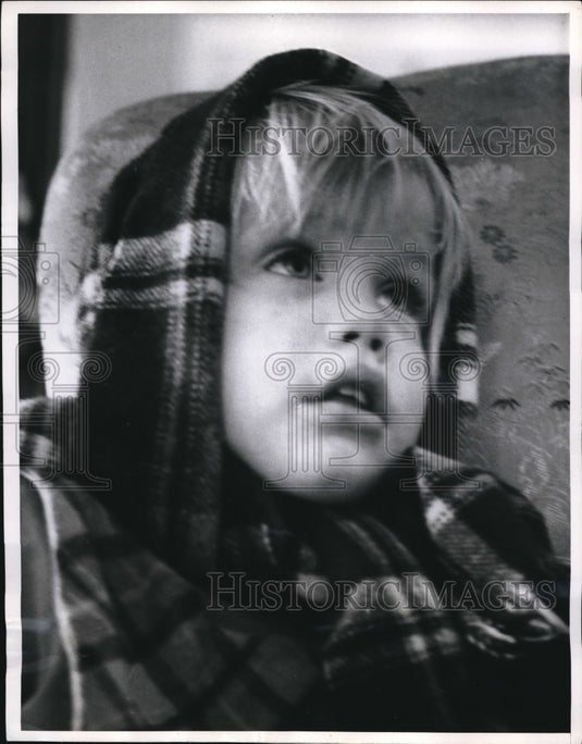 1962 Press Photo Deidre Sullivan in a scarft & coat looks for Easter wear