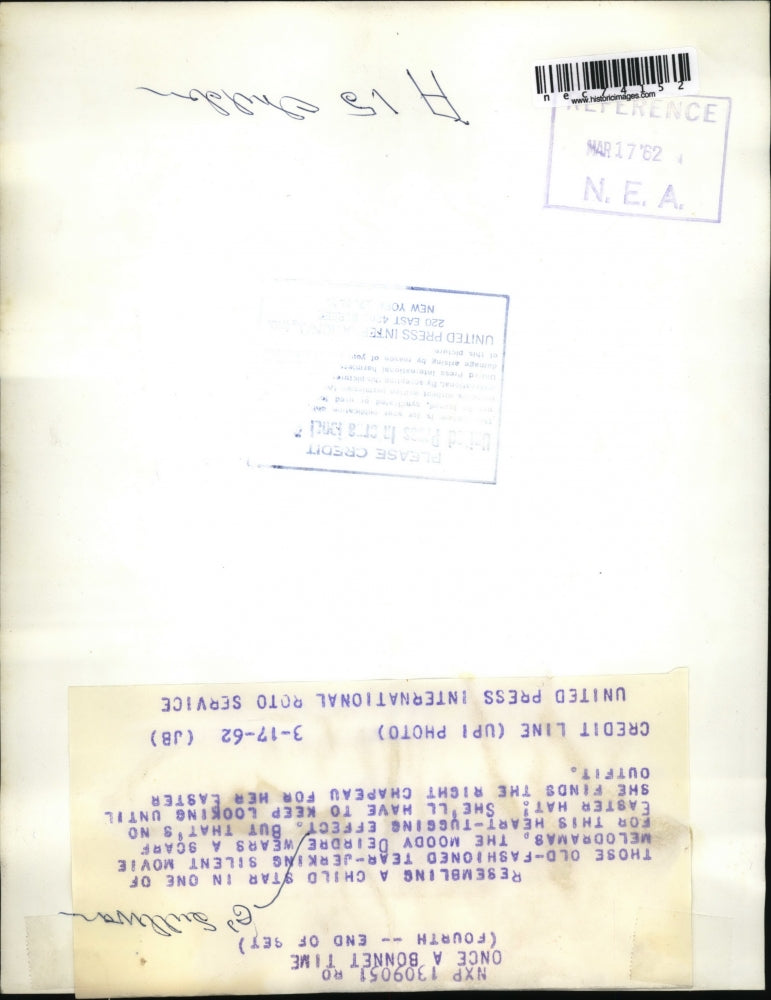 1962 Press Photo Deidre Sullivan in a scarft & coat looks for Easter wear