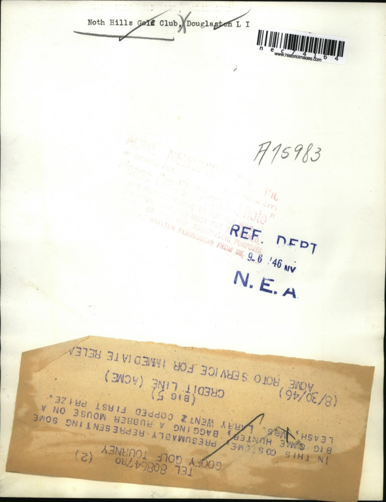 1946 Press Photo Mrs Larry Wentz wins prize with rubber mouse on a leash