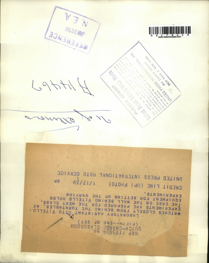 1959 Press Photo Lab asst Otto Vitello & experiment equipment