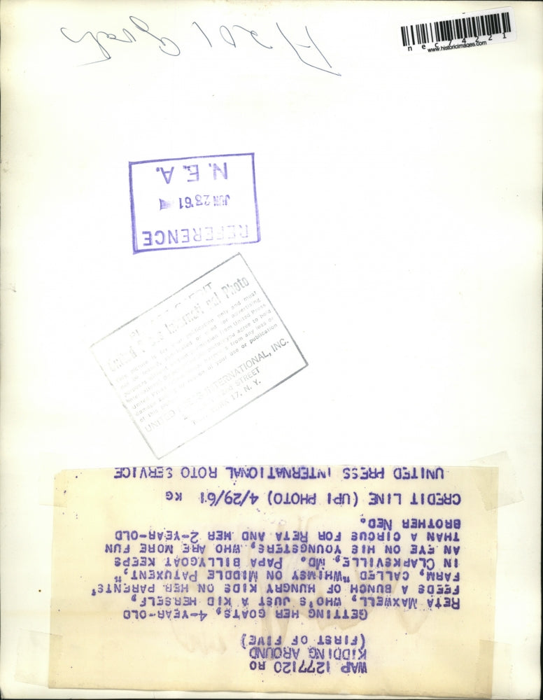 1961 Press Photo Reta Maxwell & goats at Clarkesville, Mo farm