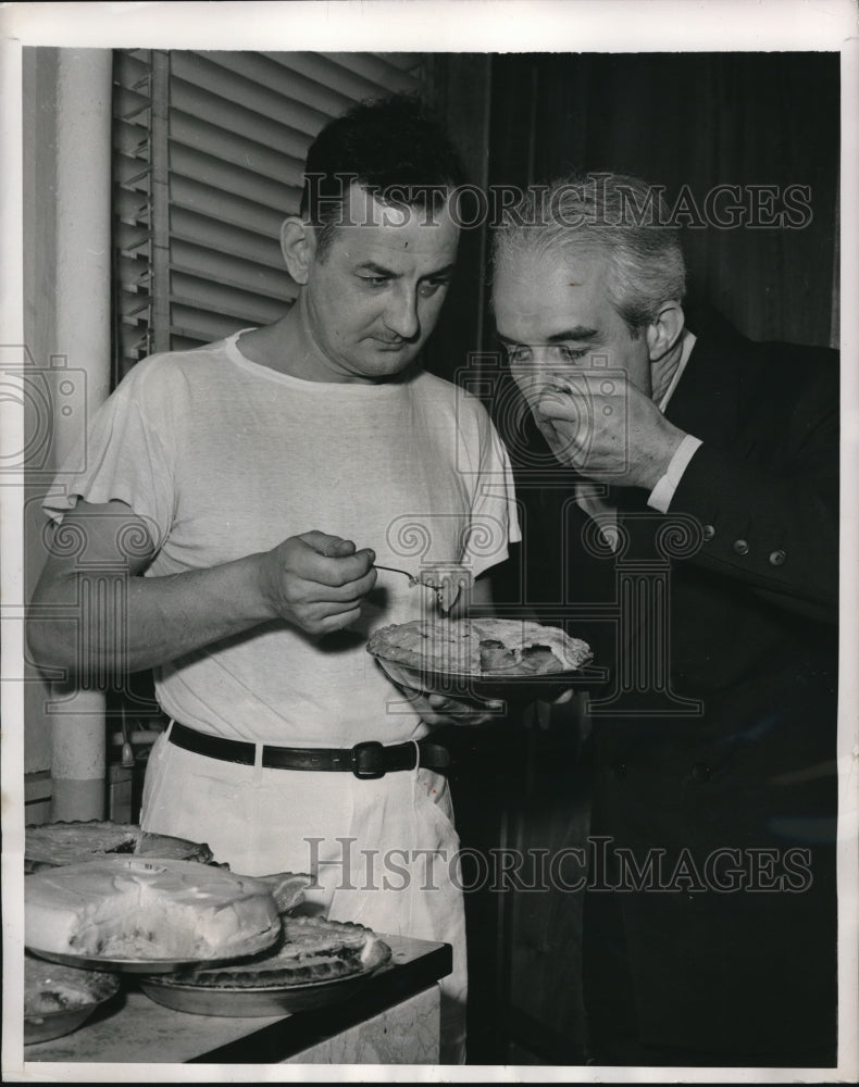 1949 Press Photo George Harris pres of Sunkist Pie Co  &amp; asst Joe Chrastka - Historic Images