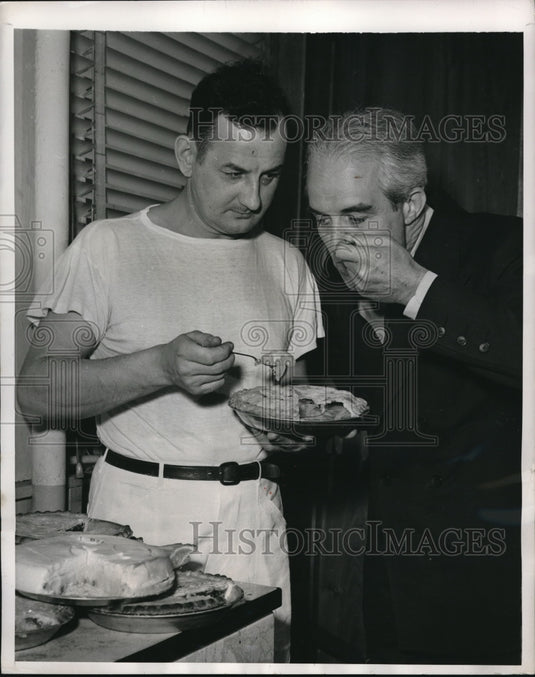 1949 Press Photo George Harris pres of Sunkist Pie Co  & asst Joe Chrastka - Historic Images