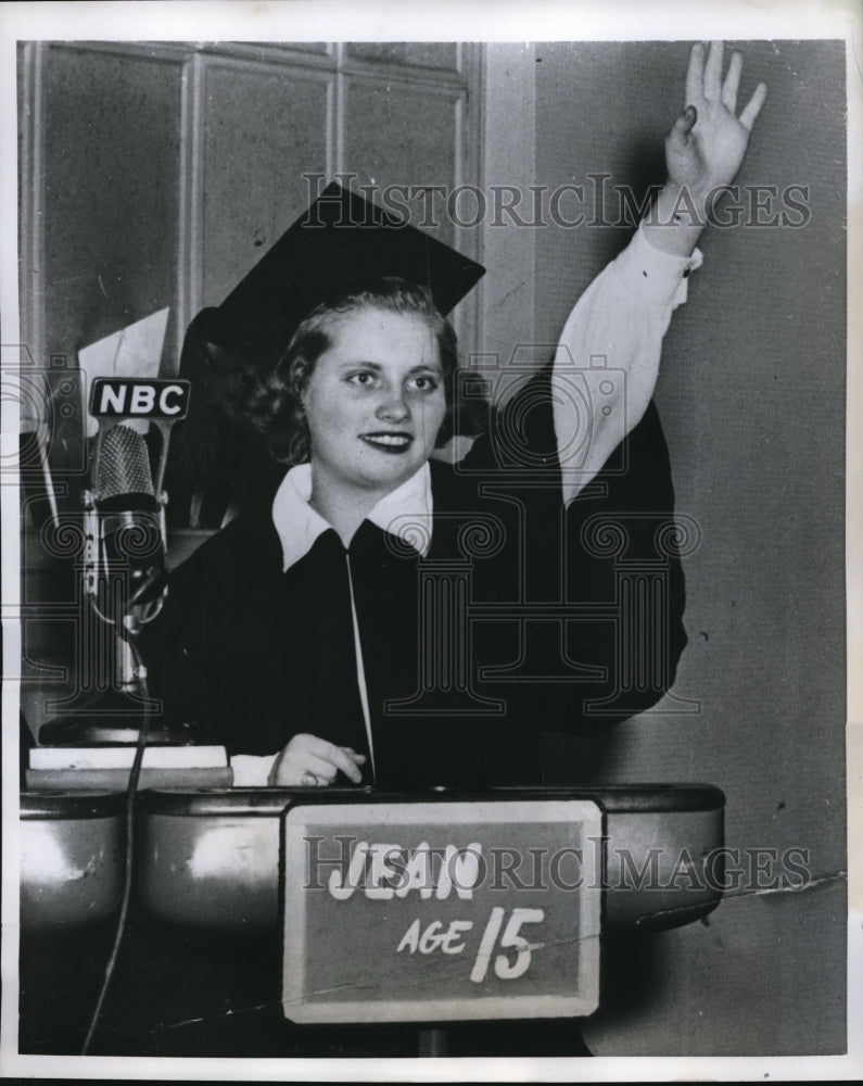 1959 Press Photo Mrs Jean Fearnaught on radio program in Chicago